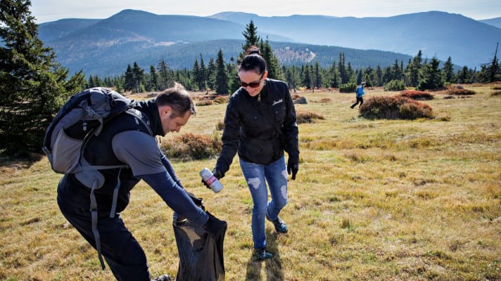 Turisté uklidí ve dvou červnových víkendech 2 000 km Stezky Českem