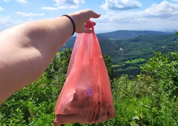 Česko se o víkendu připojí k největšímu úklidu světa. Přidejte se i vy!